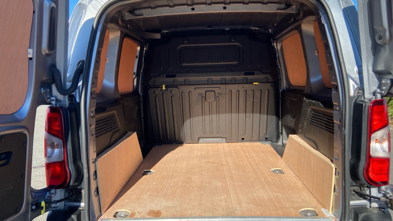 Peugeot Partner Standard Diesel 1000 1.5 BlueHDi 100 Professional Premium + Van